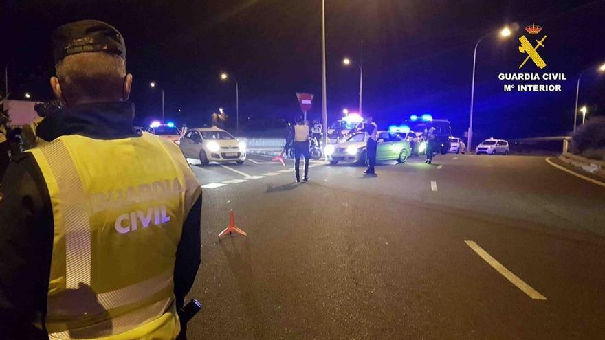 Fined 100 euros for having a breakdown on the road, indicating the accident with the V-16 beacon but not having the mandatory V-13 visible correctly: the Guardia Civil intensifies surveillance