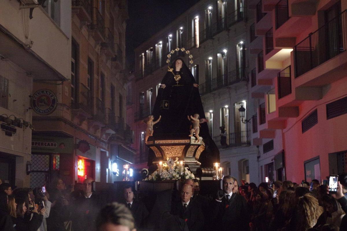 Salida procesional de Servitas este Viernes Santo de 2026.
