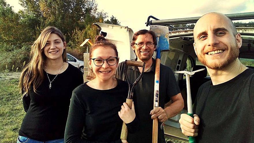 Violette Chiara, Eniko Csata, Gérard Latil y Sanmartín, en Francia.  