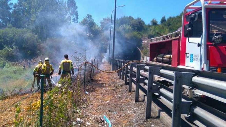 Efectivos en el entorno del túnel de A Madroa