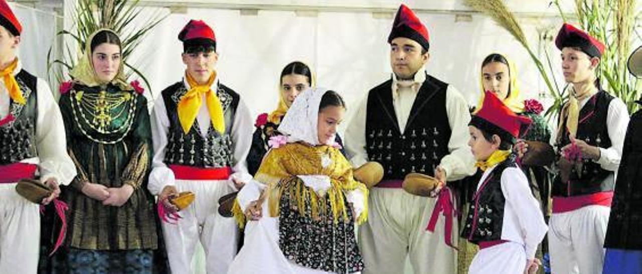 El ‘ball pagès’ volvió a escena en Sant Rafel el pasado domingo. | FOTOS: VICENT MARÍ