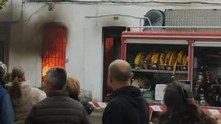 Los bomberos buscan a una segunda persona en la vivienda incendiada en Badajoz