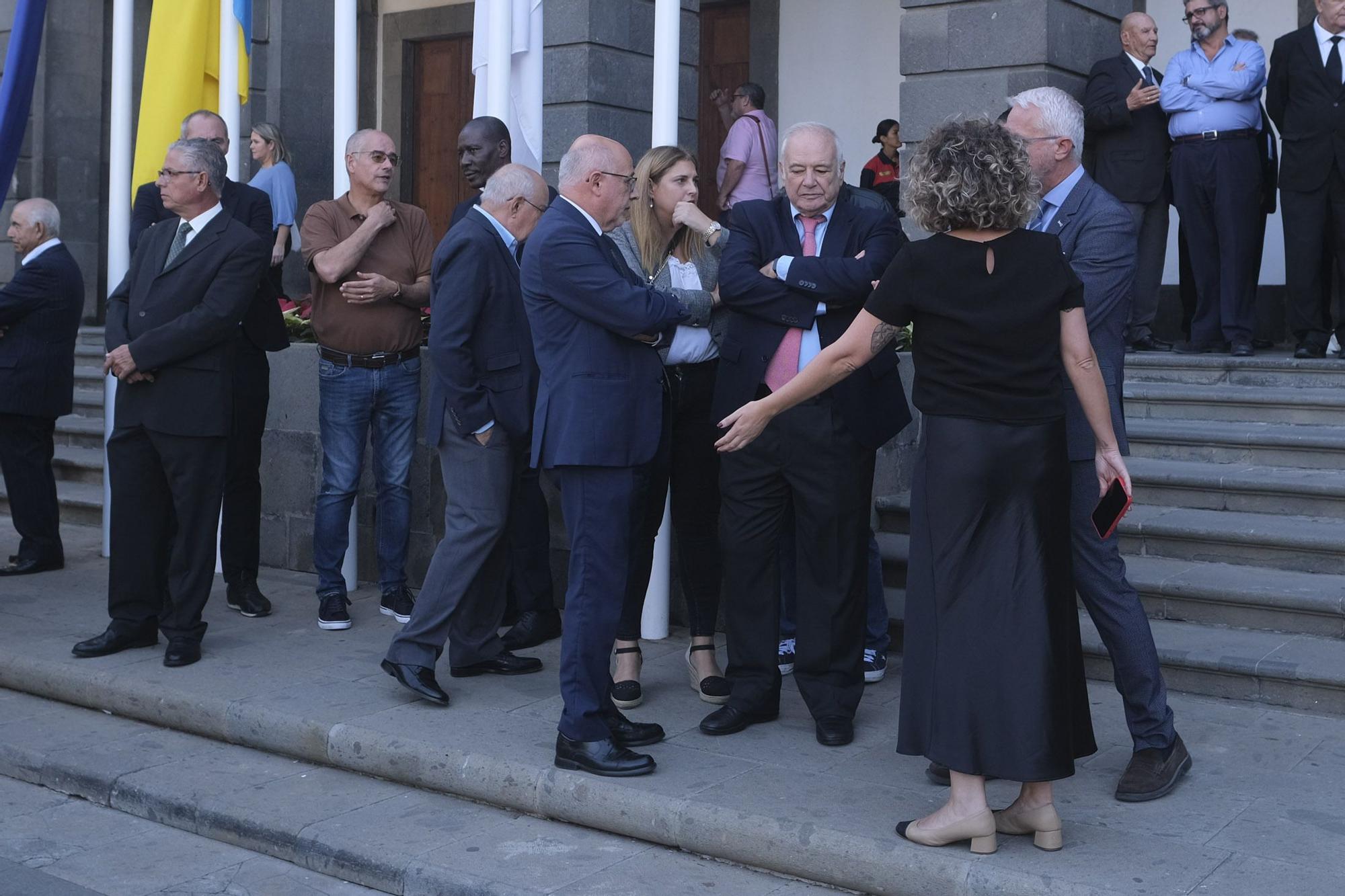 Salida de las Casas Consistoriales del féretro de Jerónimo Saavedra