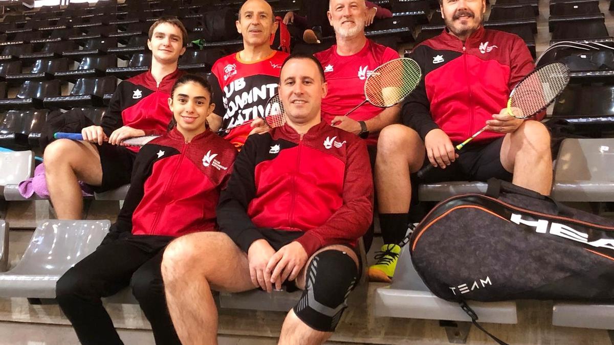 Dos oros y dos platas para el club bádminton Xàtiva en el Campello