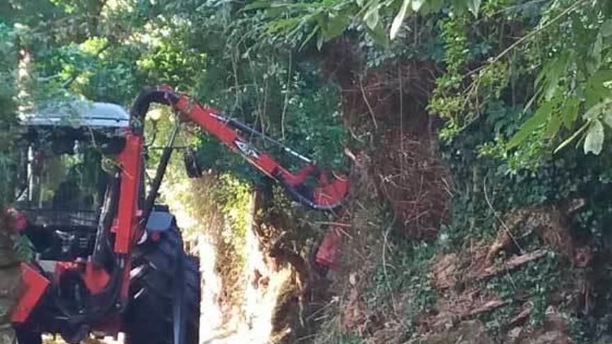 La maquinaria, ayer, trabajando en uno de los tramos.