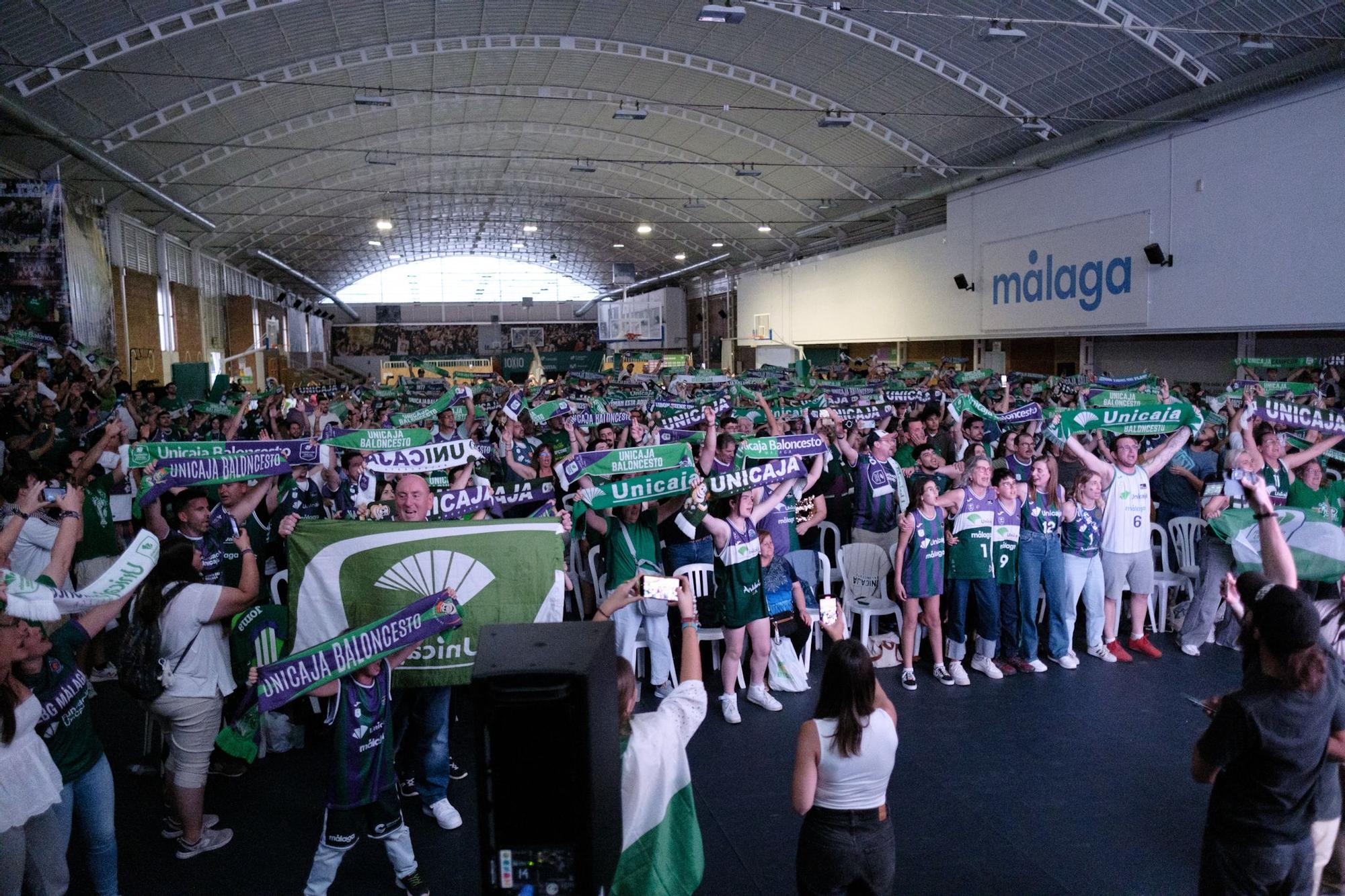 La afición del Unicaja sigue la final de la BCL en Los Guindos