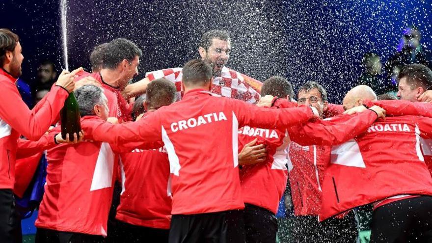 El equipo croata celebra su segunda ensaladera.