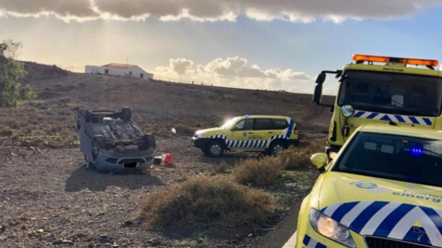 Un vehículo vuelca en Antigua, Fuerteventura.