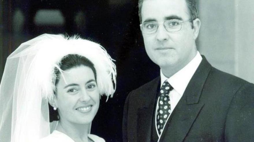 Rosario Porto y Alfonso Basterra, separados desde hace un año, el día de su boda.  // FDV