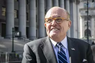 Giuliani, inhabilitado como abogado por respaldar las falsas afirmaciones de Trump sobre las elecciones de 2020