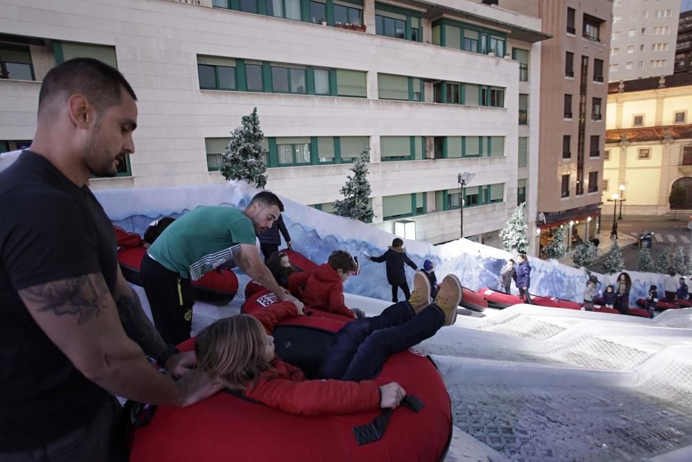 Pista de hielo y tobogán en el Solarón, Gijón