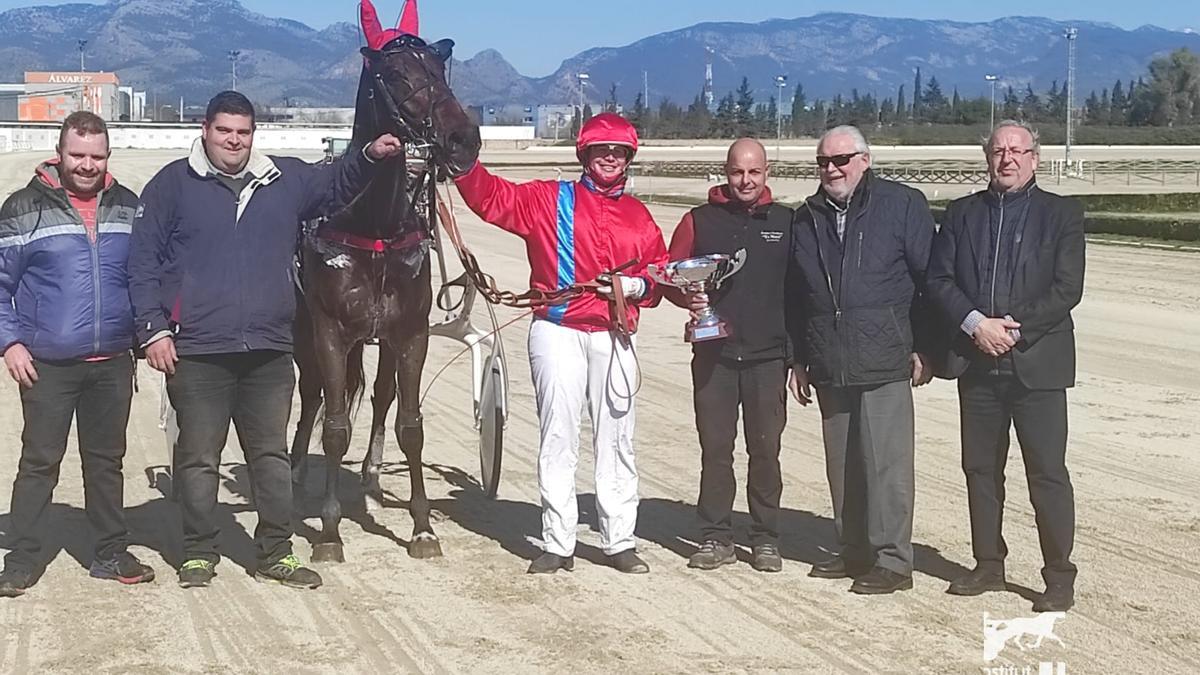 Ego Turgot, con Joan Riera Sitges, posan como ganadores en Son Pardo.