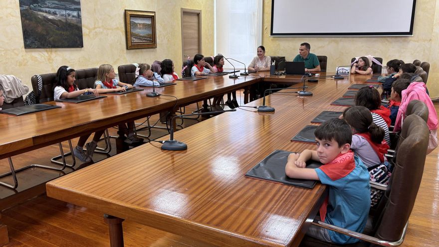 Menudo pleno en Corvera con los niños de la Escuela de Vacaciones