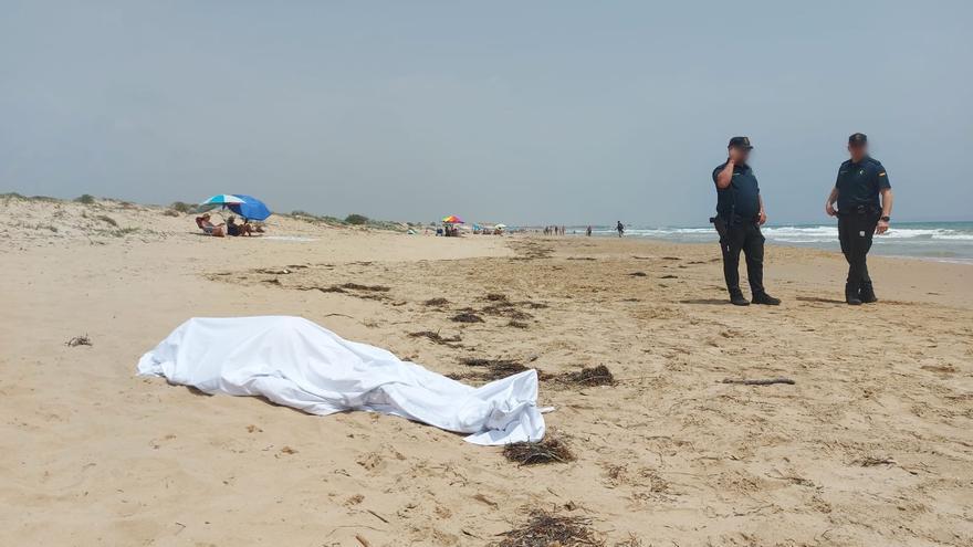 Fallece un hombre cuando se bañaba en una playa de Alicante