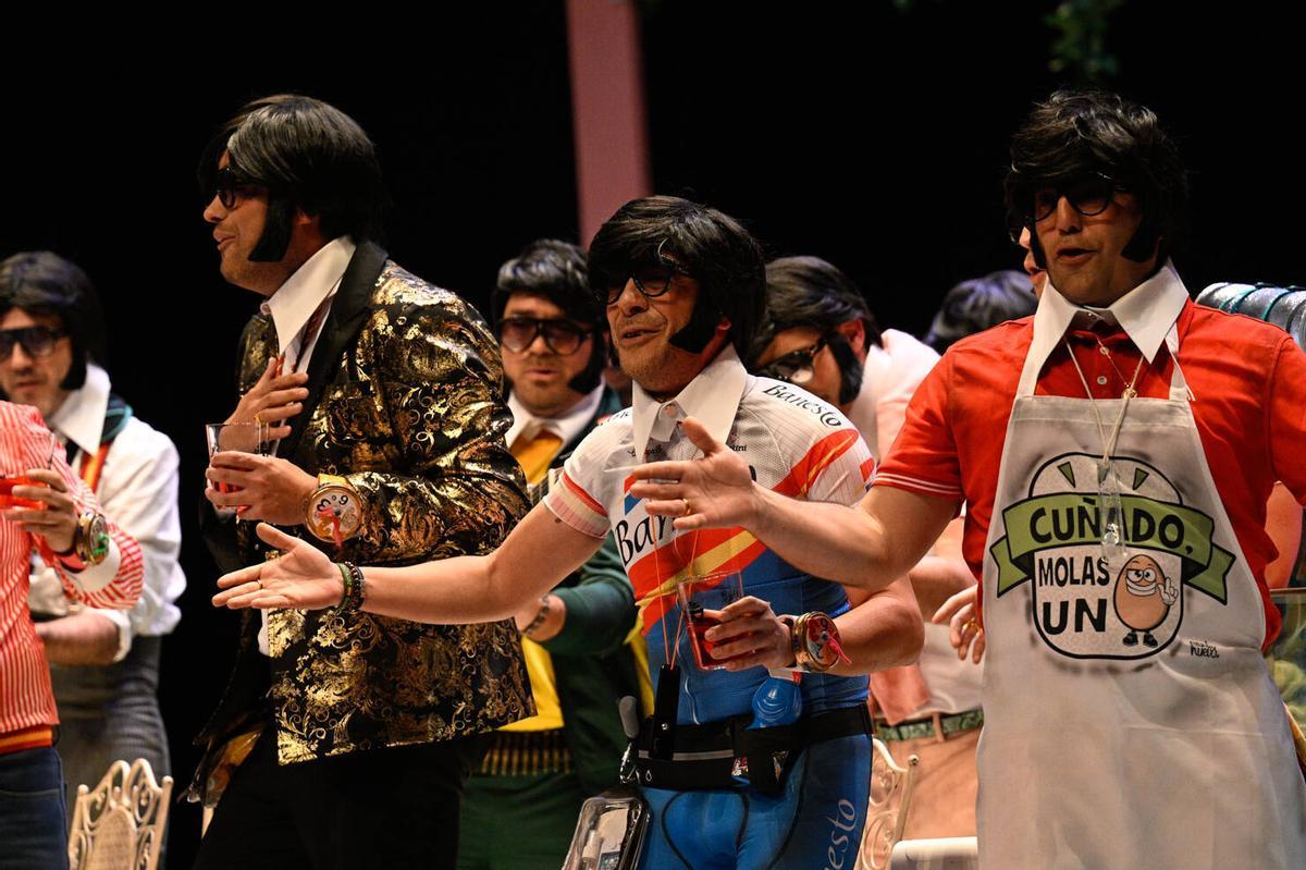 EN IMÁGENES | La murga Yo no salgo, 20 años en el Carnaval de Badajoz