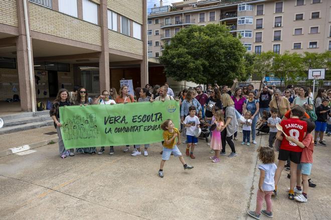 Más de un centenar de personas participan en la cacerolada contra la ampliación del CEIP Pràctiques de Palma propuesta por Educación