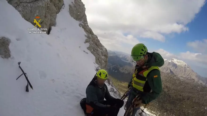 Im Video: Guardia Civil rettet Wanderer per Hubschrauber von verschneitem Berg auf Mallorca