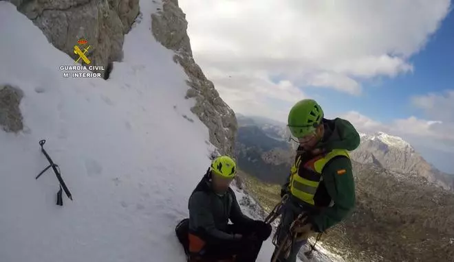 Im Video: Guardia Civil rettet Wanderer per Hubschrauber von verschneitem Berg auf Mallorca