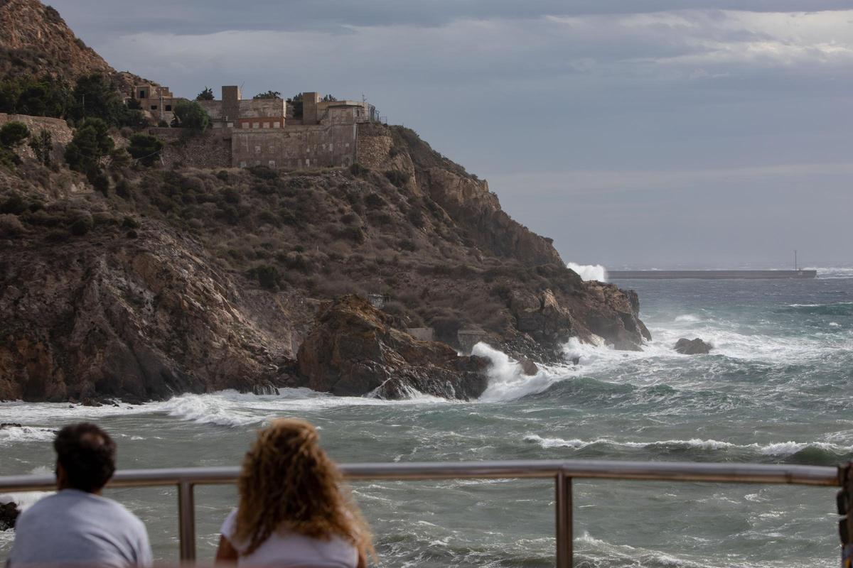 El viento del suroeste y el temporal marítimo afectarán especialmente al Campo de Cartagena y Mazarrón