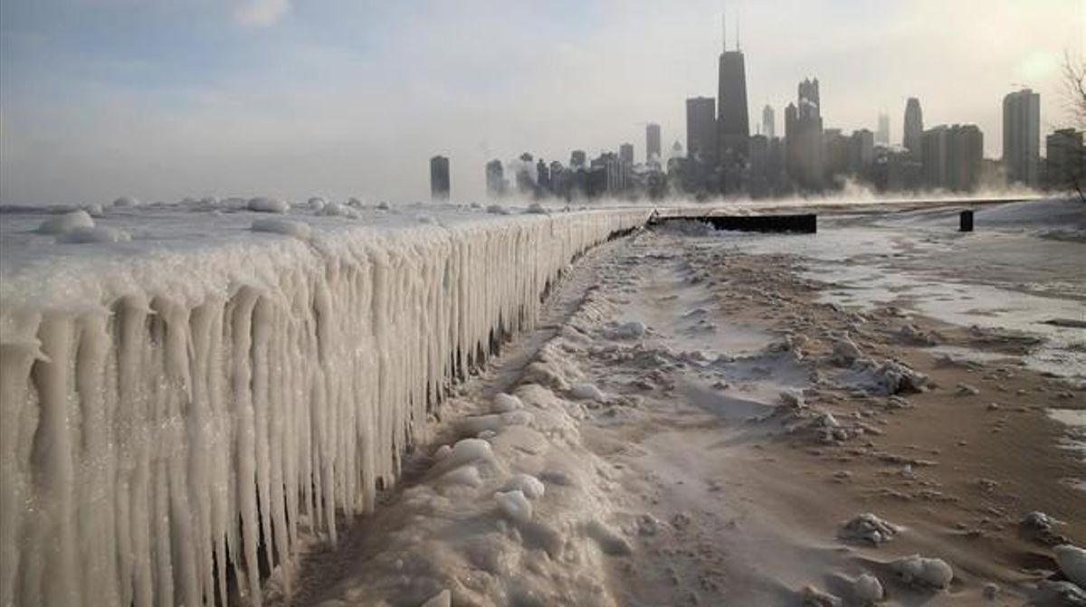 El gel s’acumula al llarg del llac Michigan a Chicago