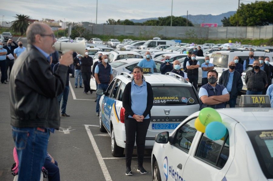 Manifestación-caravana para exigir la regulación del taxi