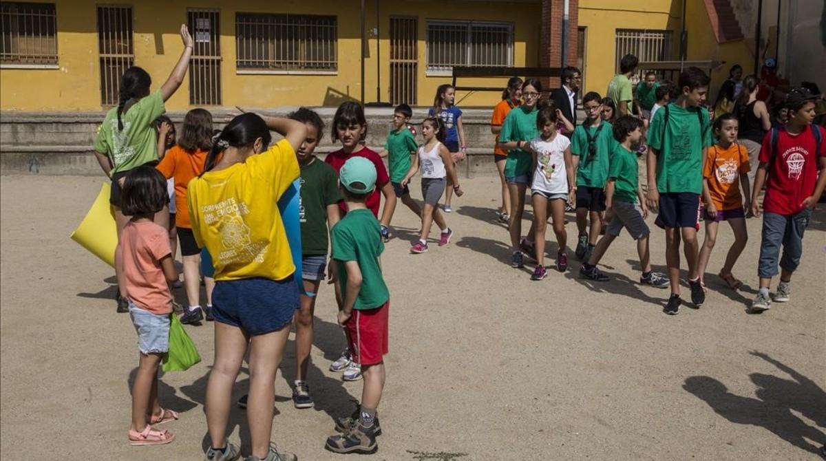 zentauroepp39035921 barcelona 24 06 2017   los primeros ni os que van de colonia170624185847