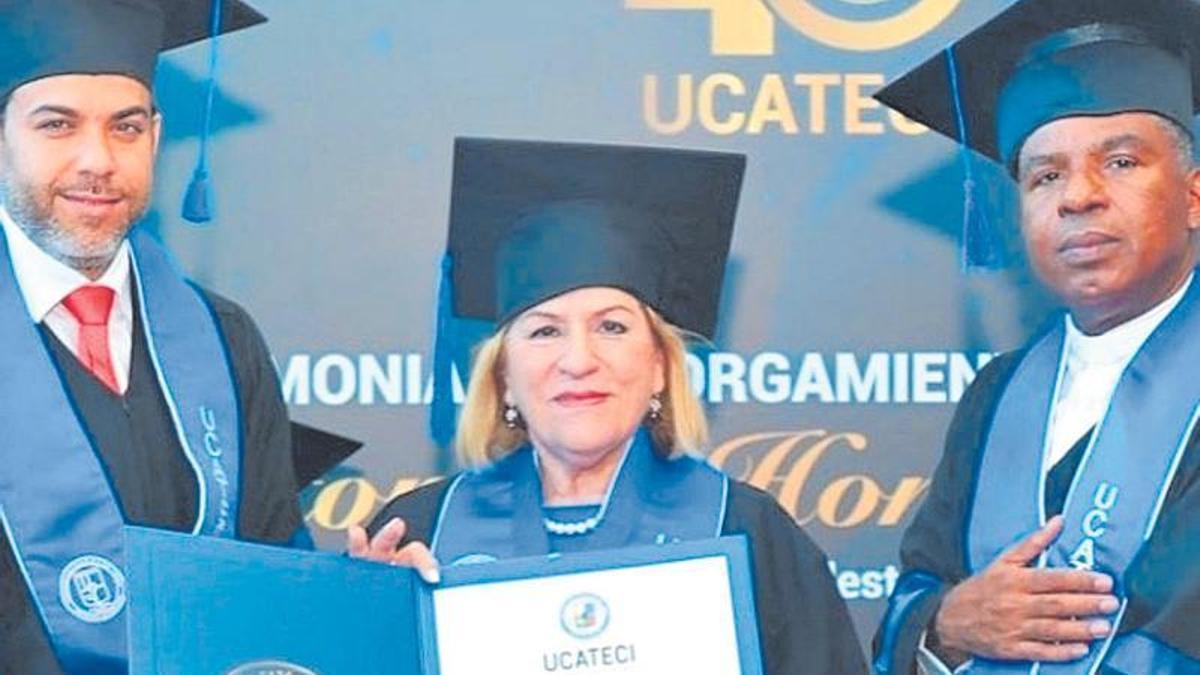 La catedrática de la UMU Pilar Arnaiz es investida doctora honoris causa por la  Universidad Católica del Cibao