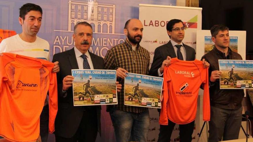 Organizadores y patrocinadores, ayer en la presentación de la prueba.