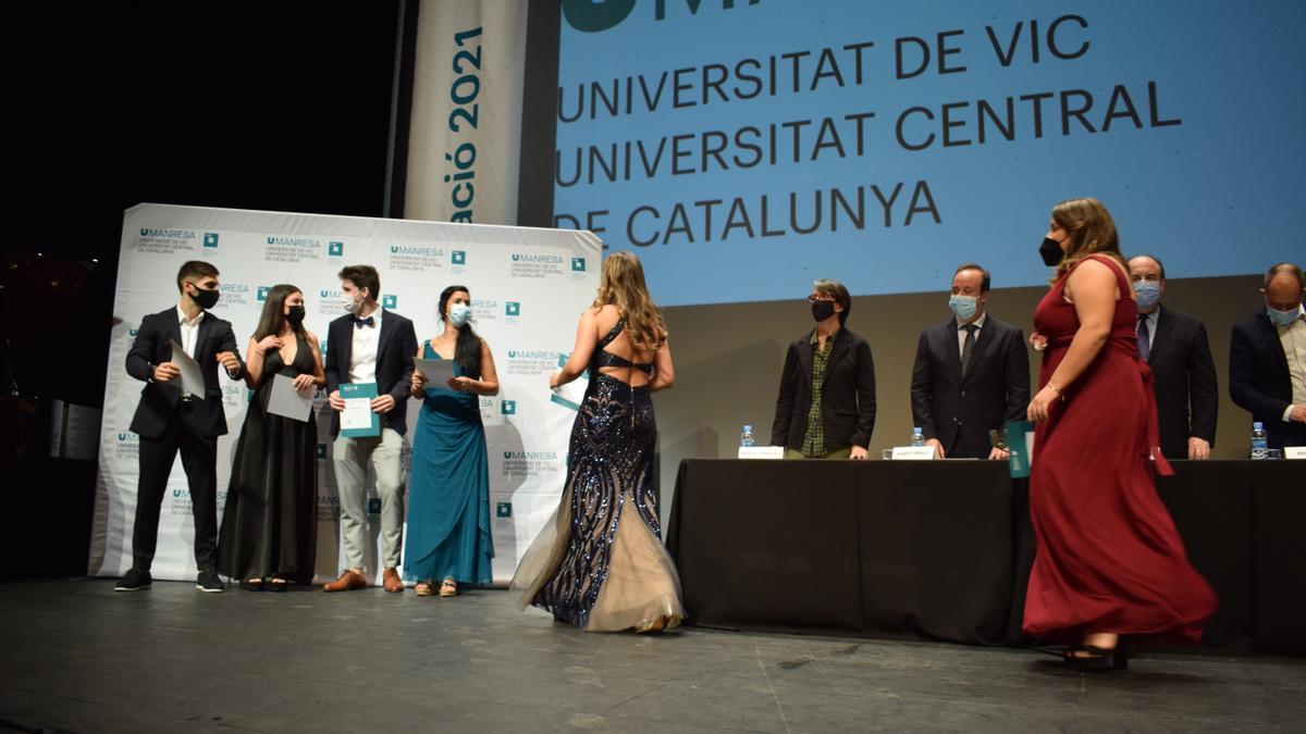 Acte de graduació de la promoció més nombrosa de la FUB dels darrers set anys