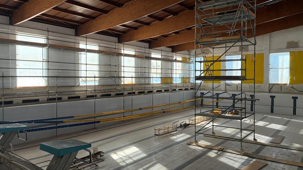 Estado de las obras en la piscina municipal Mireia Belmonte de Badalona