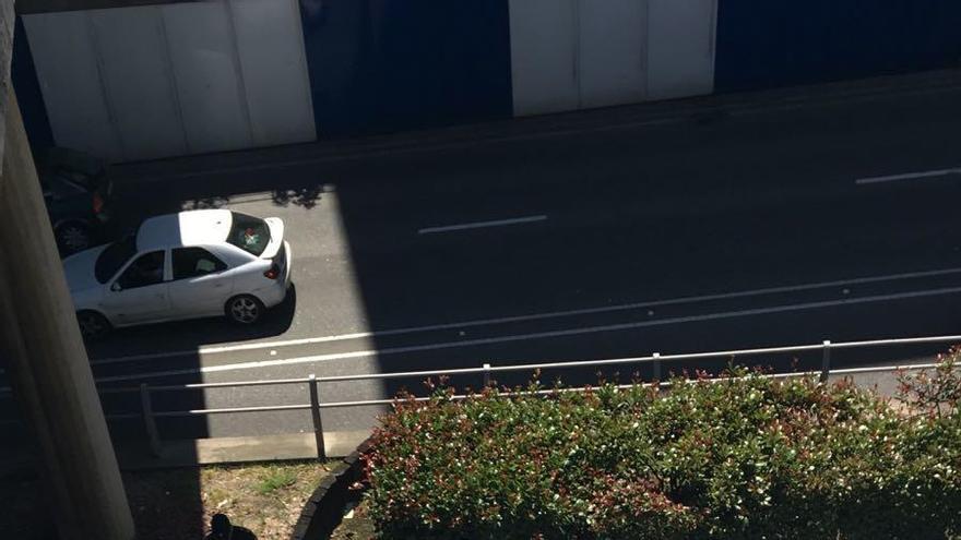 Fallece un hombre al caer desde la pasarela de Viaducto Marquina de Oviedo