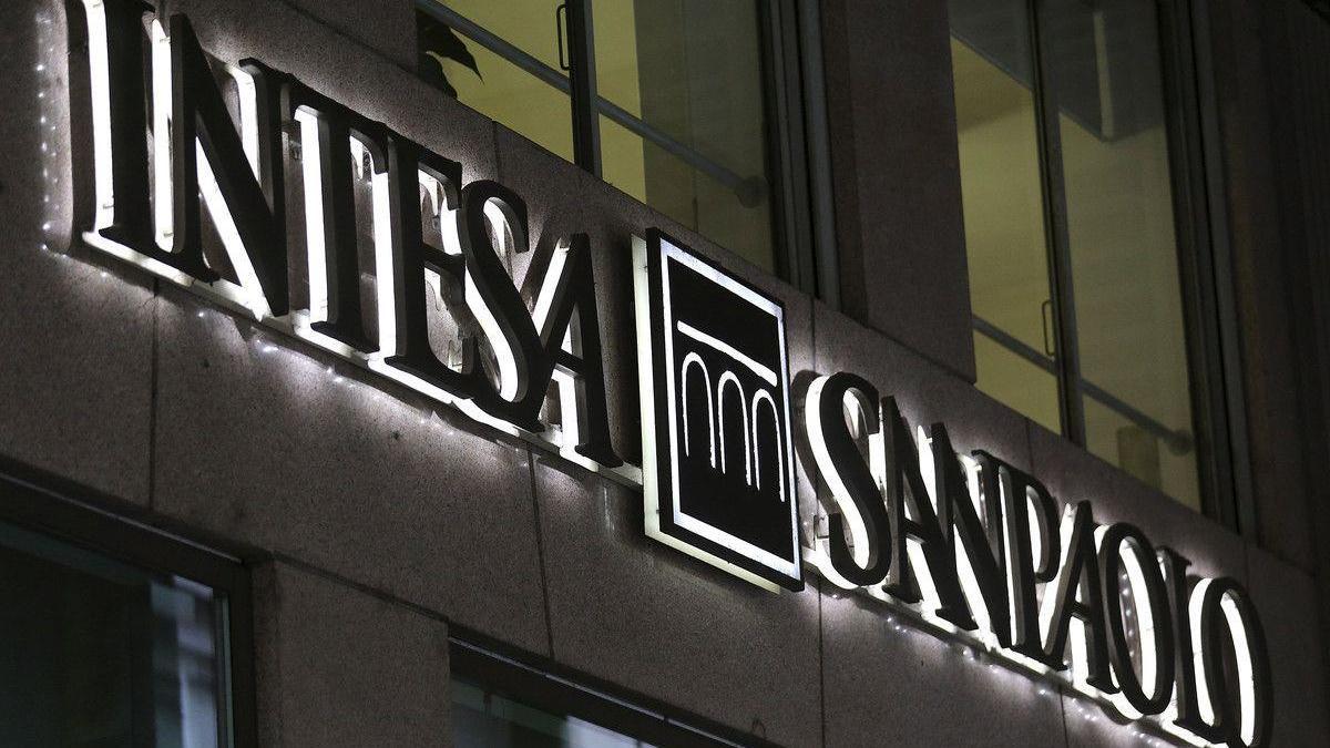 Intesa Sanpaolo contratará a 3.500 jóvenes tras despedir a 7.200 empleados