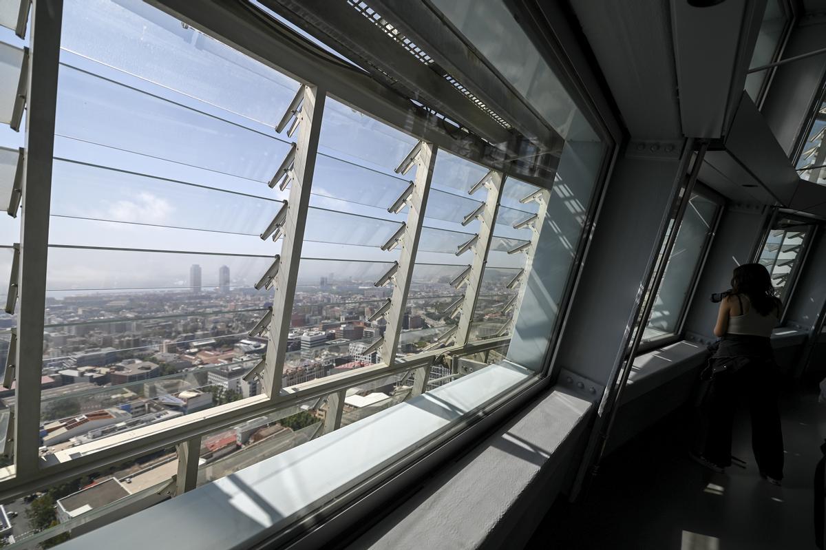 Barcelona y sus playas desde el nuevo mirador de la ciudad en la planta 30 de la torre Glòries