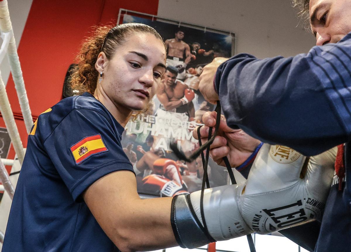 Sheila Martínez, la alicantina, campeona de Europa de boxeo de peso pluma