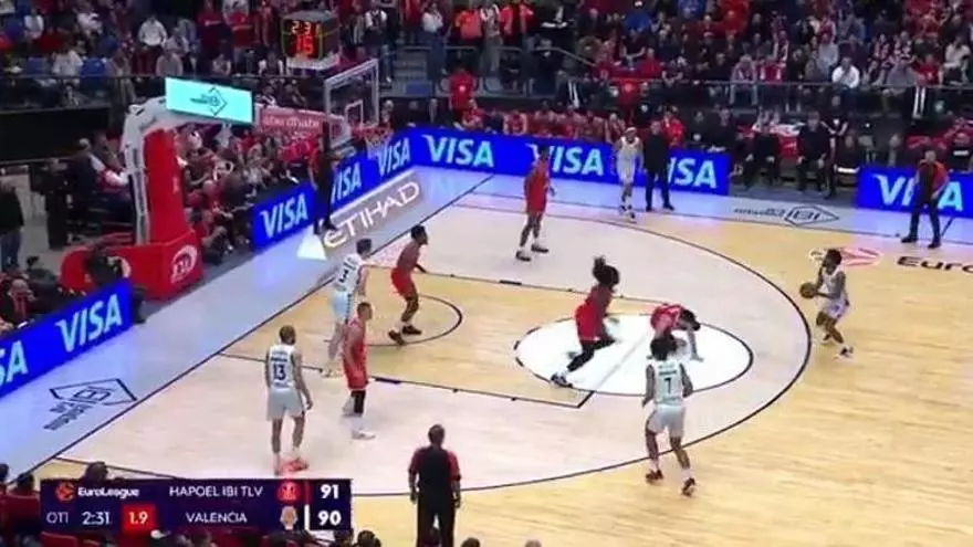 Jean Montero sacó a bailar a Micic: increíble rotura que lo deja tendido en el suelo...