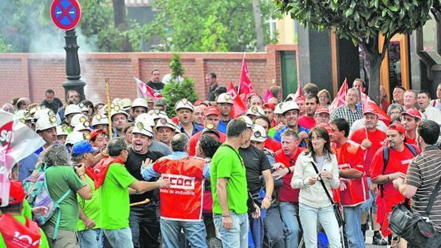 Mineros en las calles de Oviedo en una de las últimas protestas, en septiembre de 2010.