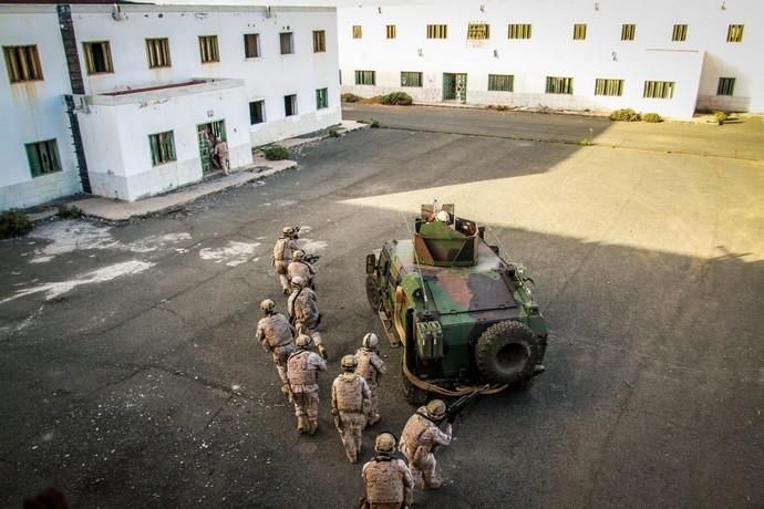 Ejercicios de adiestramiento terrestre en los campos militares de La Isleta y Pájara