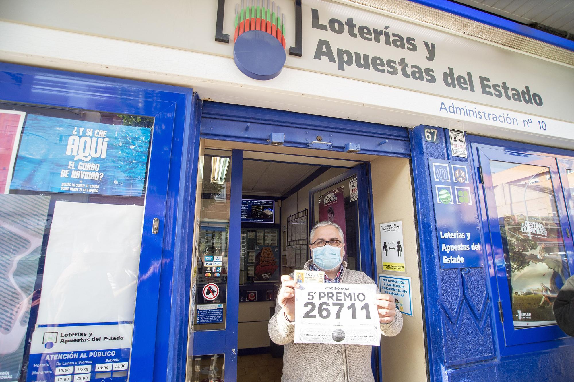 Lotería de Navidad 2021: Así han celebra en Cartagena haber repartido 7,8 millones de euros