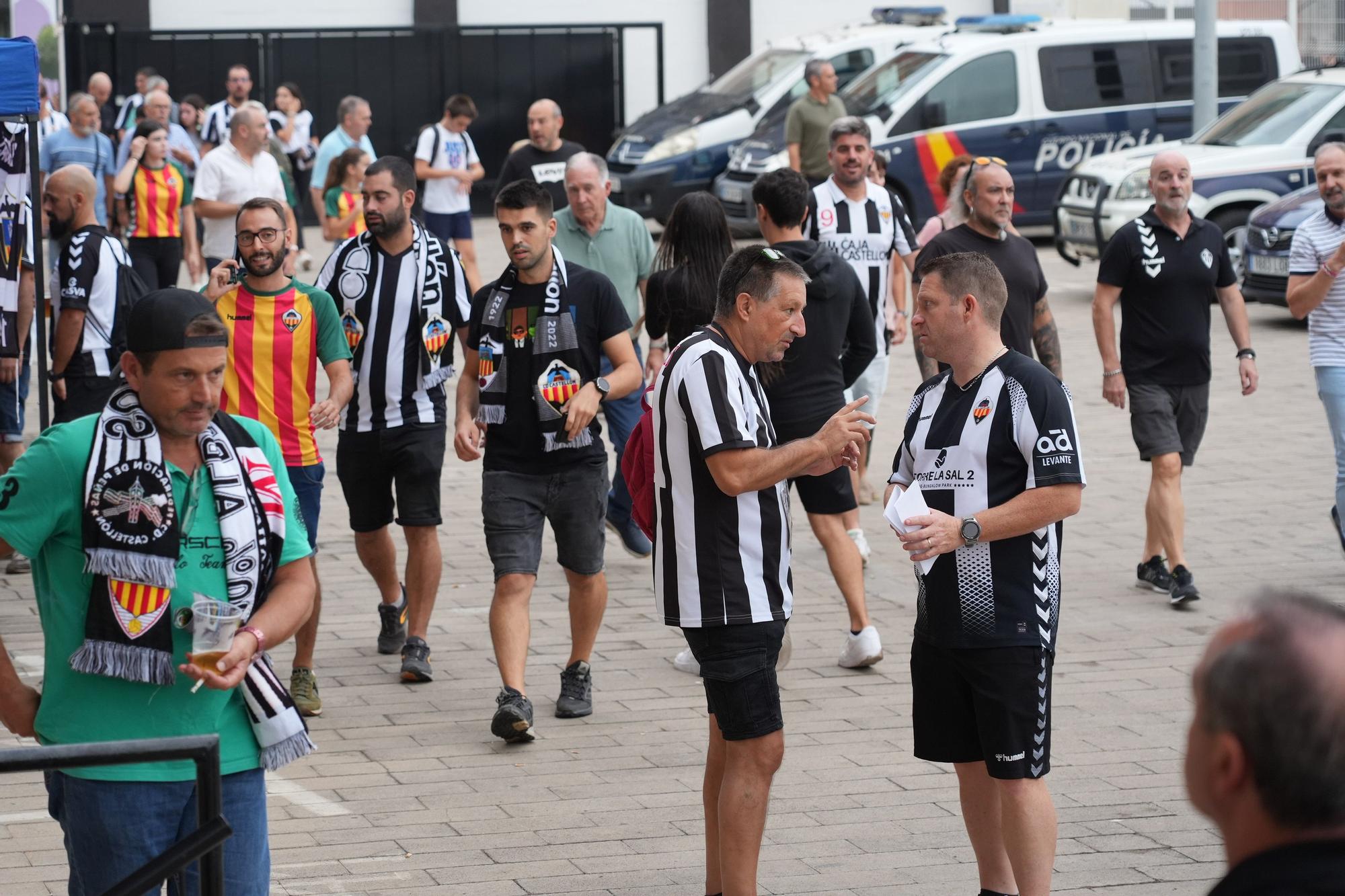 Galería: La afición albinegra disfruta en Castalia de la victoria del CD Castellón