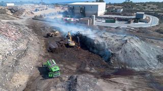 Limitan la entrada de residuos al vertedero de Formentera por temor a que el viento reavive el incendio