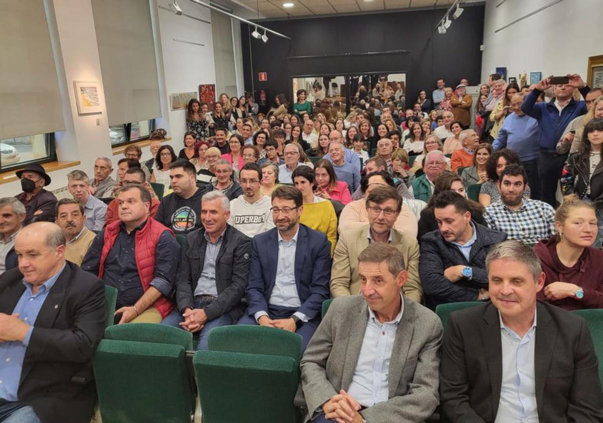 El público asistente ayer a la entrega del premio «Emilio Barbón». | Vivas