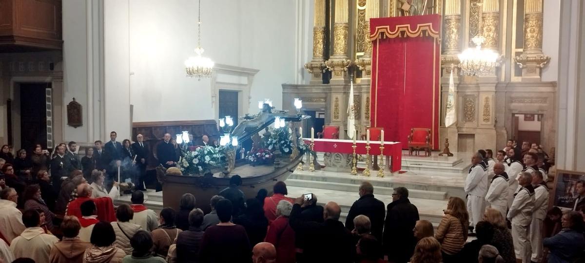 El Cristo del Mar, a su llegada a su lugar de destino.