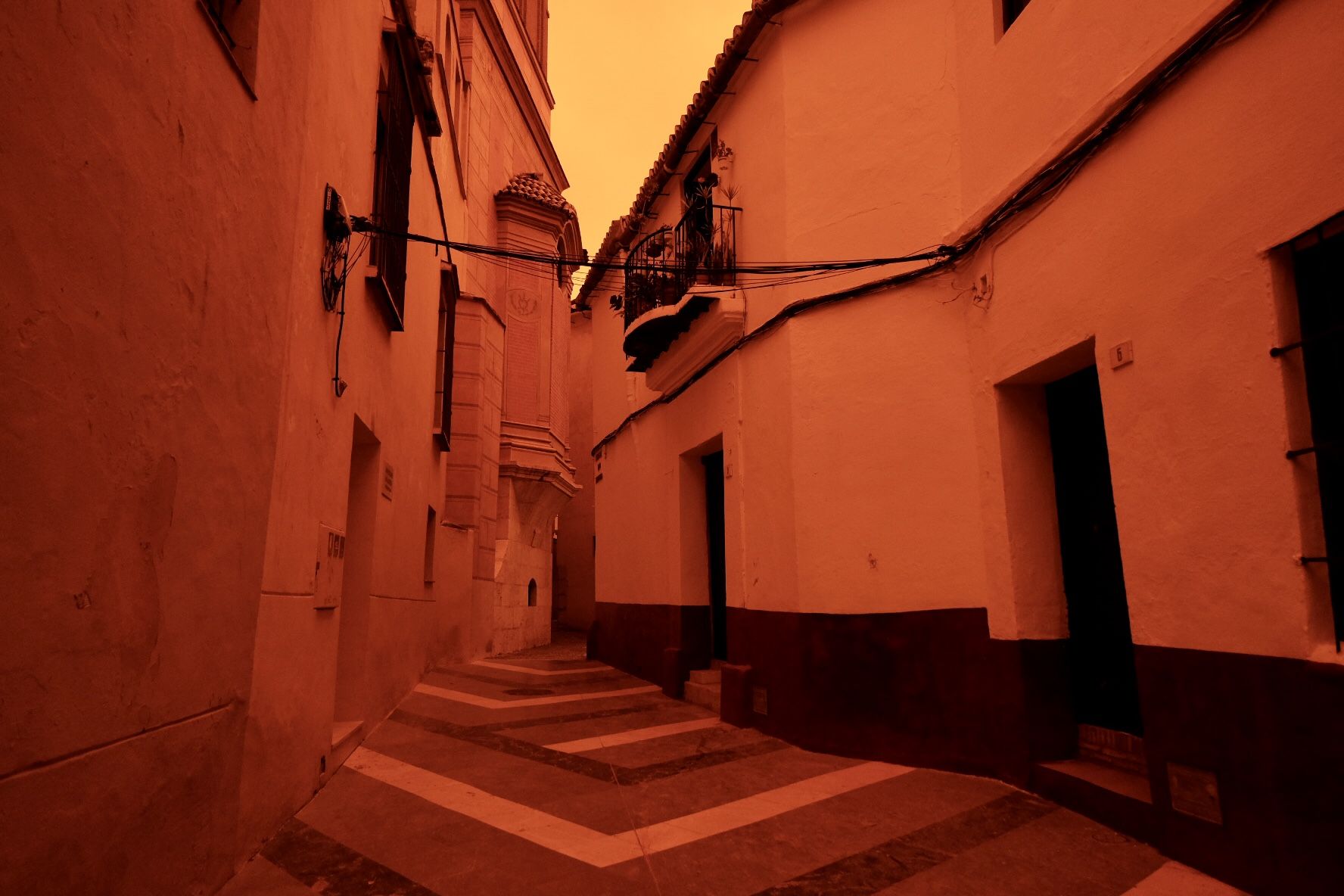 La calima vuelve a cubrir los cielos de Málaga