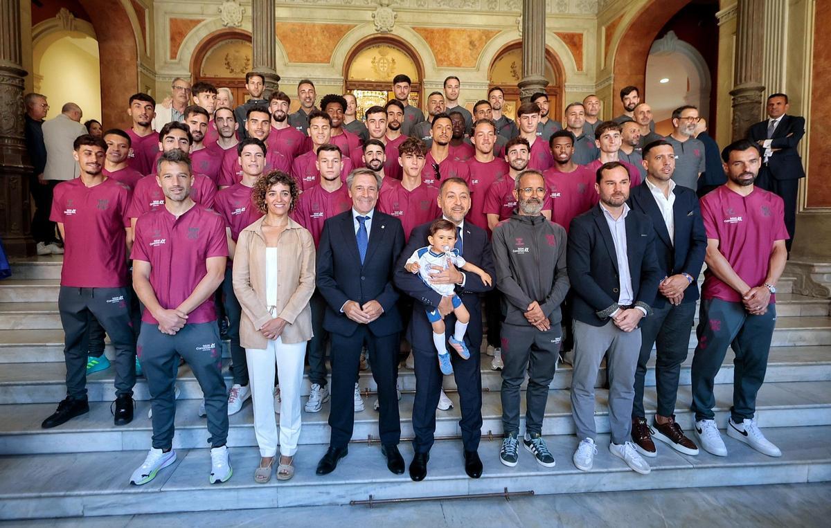 Así fue la visita institucional del CD Tenerife al Ayuntamiento de Santa Cruz
