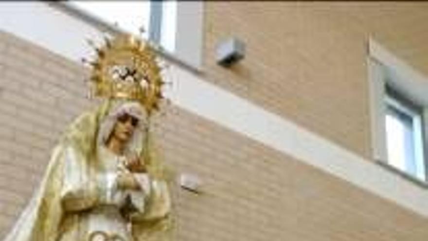 El R-66 recibe a la Virgen de Gracia y Esperanza