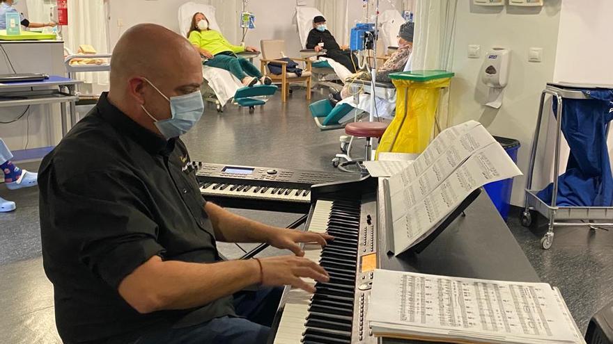 Música para hacer más llevadera la quimioterapia en el Hospital del Vinalopó