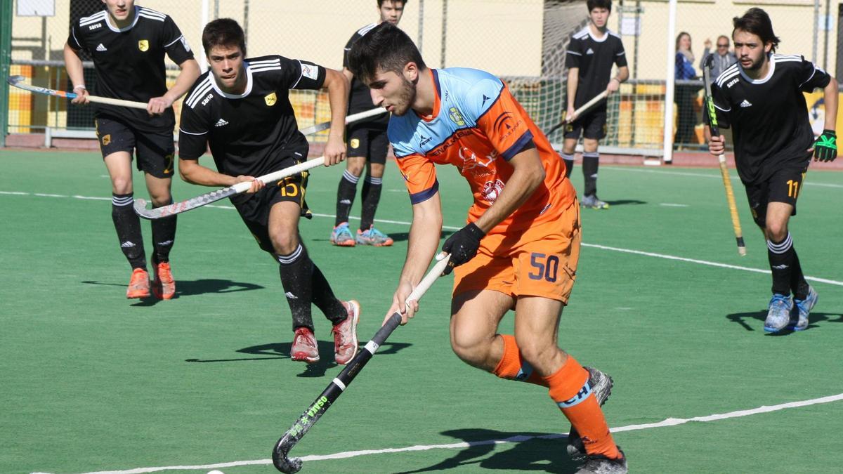 El primer equipo sénior masculino del Hoceky Benalmádena volvió tras el parón de invierno con una victoria a domicilio