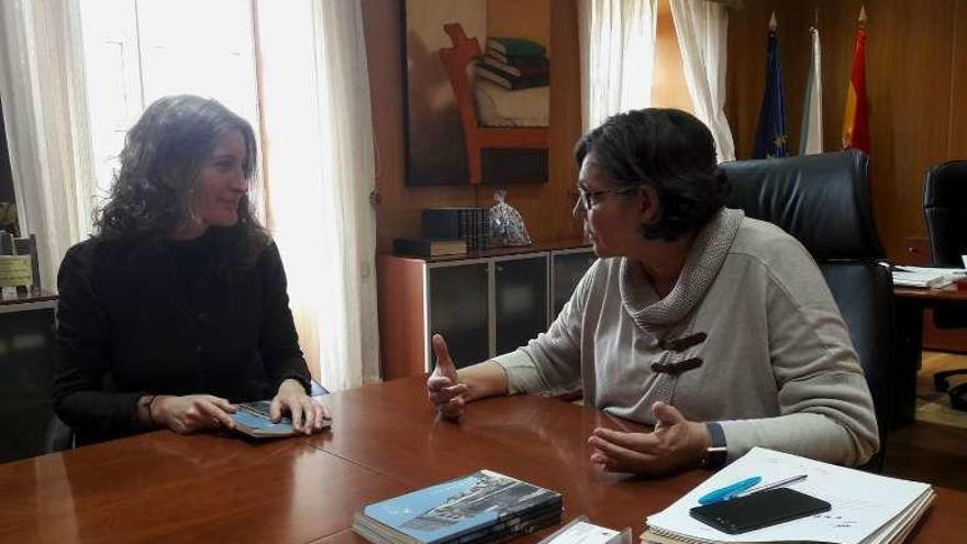 Susana Sotelo y De la Torre se reunieron ayer en el Concello. // FdV