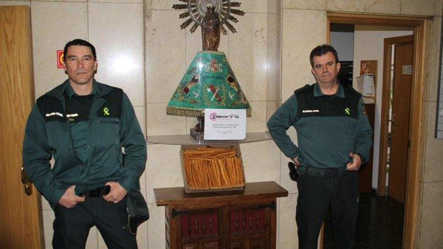 Churros para que policías y guardias civiles de Zaragoza desayunen