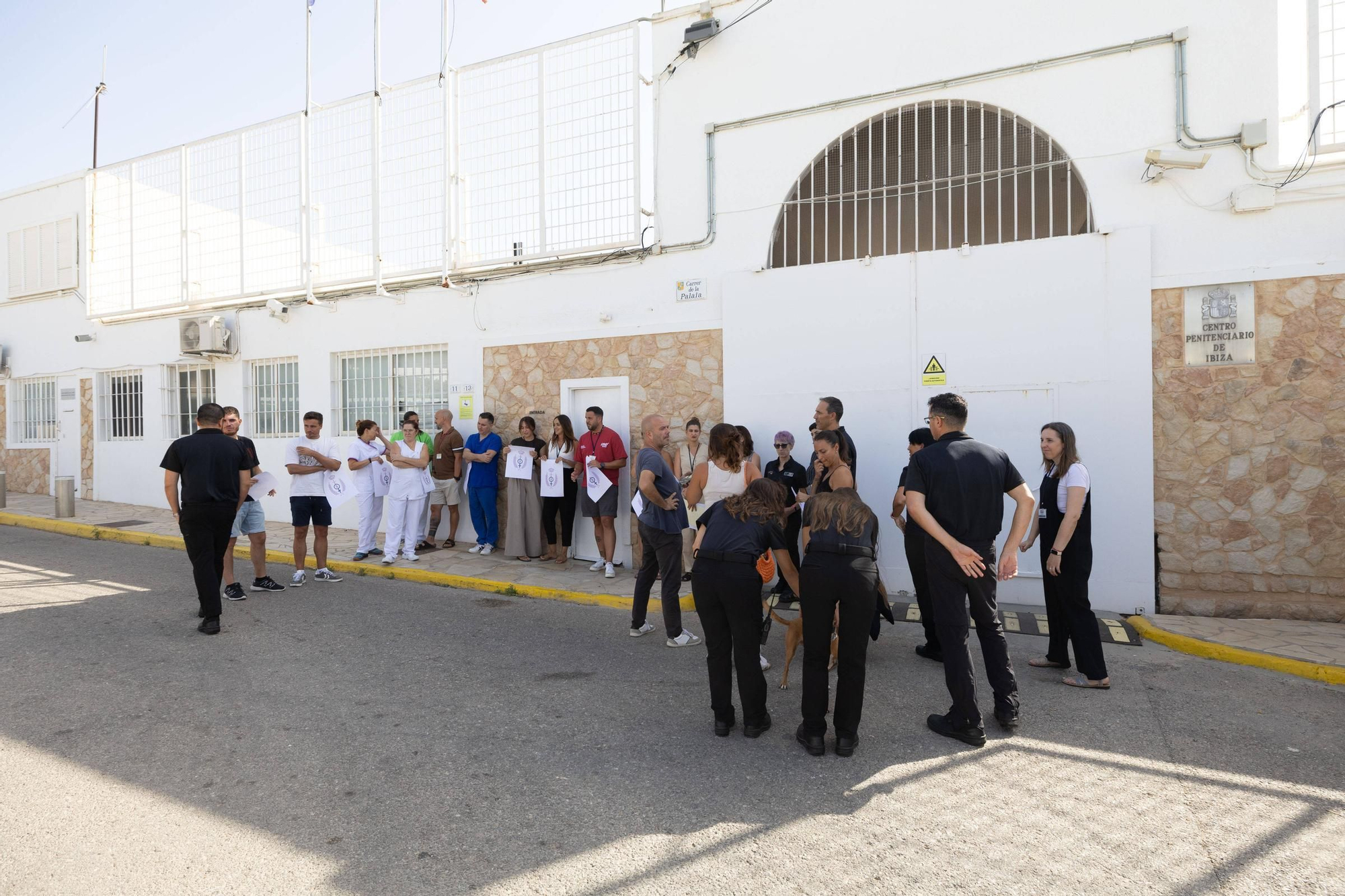 Descubre las fotos de la concentración de protesta de los funcionarios de prisiones de Ibiza